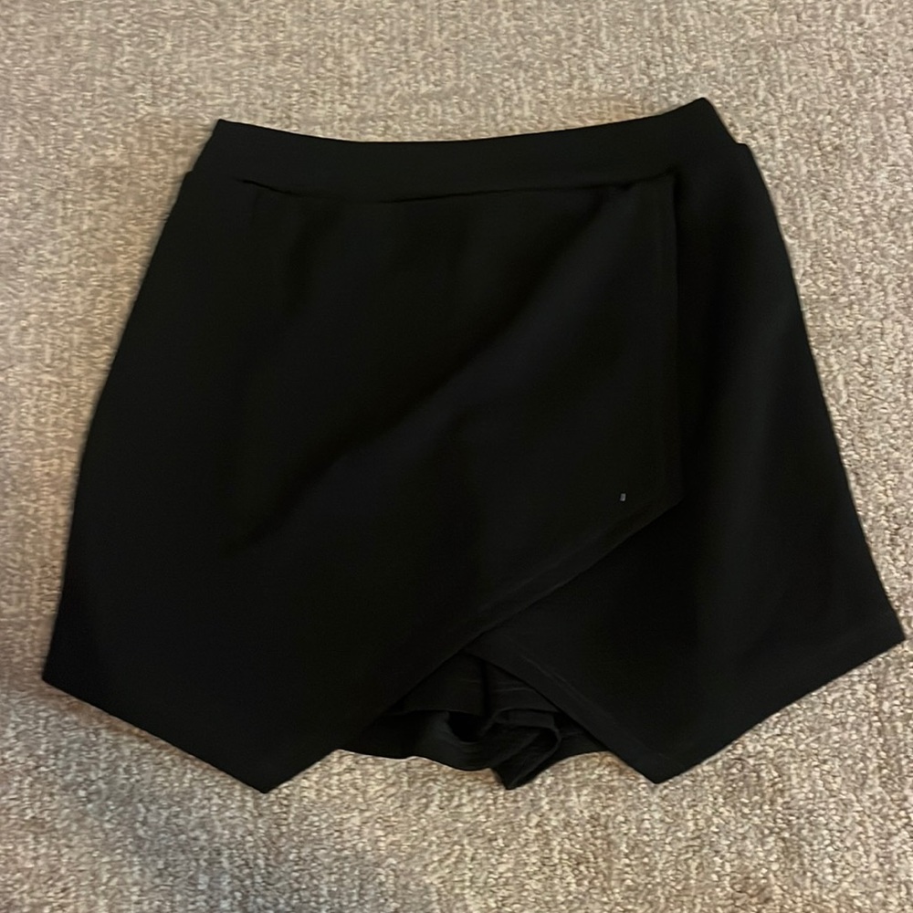 black mini skort size xs